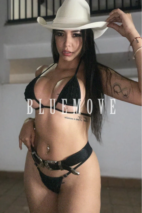 Perla, 24 años, en Ibiza