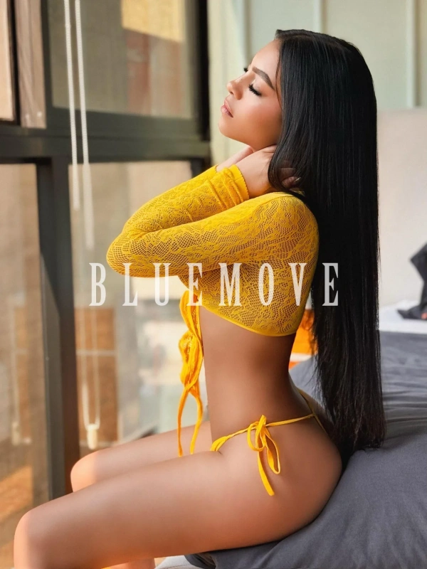Emma, 18 años, en Ibiza – foto 4