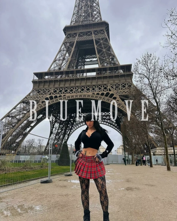 Cenas románticas, Viajes, Salidas a eventos, Salir de fiesta, Girlfriend experience, Masaje cuerpo a cuerpo, Masajes sensitivos, Masajes a domicilio, Masajes a hoteles, Fantasías y disfraces, Masaje erótico: travesti em Barcelona