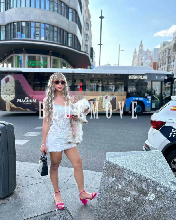 Cenas románticas, Viajes, Salidas a eventos, Salir de fiesta, Masaje cuerpo a cuerpo, Masajes sensitivos, Masajes a domicilio, Masajes a hoteles, Fantasías y disfraces, Masaje erótico: travesti em Madrid