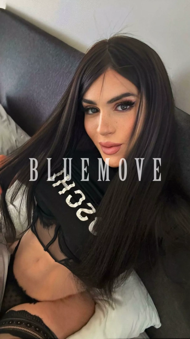 Cenas románticas, Viajes, Salidas a eventos, Salir de fiesta, Girlfriend experience, Masaje cuerpo a cuerpo, Masajes sensitivos, Masajes a domicilio, Masajes a hoteles, Fantasías y disfraces, Masaje erótico: travesti em Barcelona