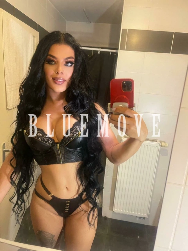 Girlfriend experience, Fantasías y disfraces, Salir de fiesta: travesti em Salou