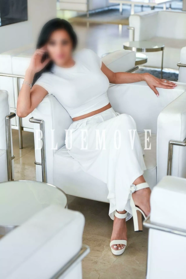 Cenas románticas, Viajes, Salidas a eventos, Salir de fiesta, Girlfriend experience, Masaje cuerpo a cuerpo, Masajes sensitivos, Masajes a domicilio, Masajes a hoteles, Fantasías y disfraces, Masaje erótico: escorts em Barcelona