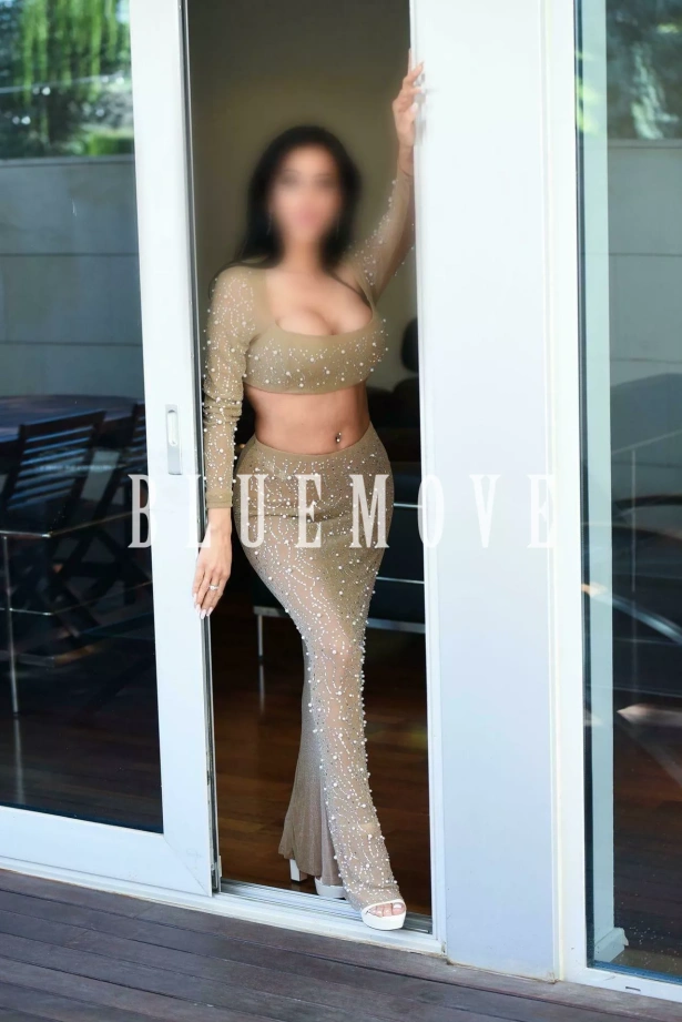 Cenas románticas, Viajes, Salidas a eventos, Salir de fiesta, Girlfriend experience, Masaje cuerpo a cuerpo, Masajes sensitivos, Masajes a domicilio, Masajes a hoteles, Fantasías y disfraces, Masaje erótico: escorts em Barcelona