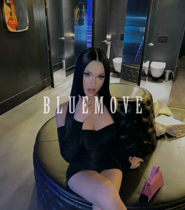 Cenas románticas, Viajes, Salidas a eventos, Salir de fiesta, Girlfriend experience, Masaje cuerpo a cuerpo, Masajes sensitivos, Masajes a domicilio, Masajes a hoteles, Fantasías y disfraces, Masaje erótico: travesti em Madrid