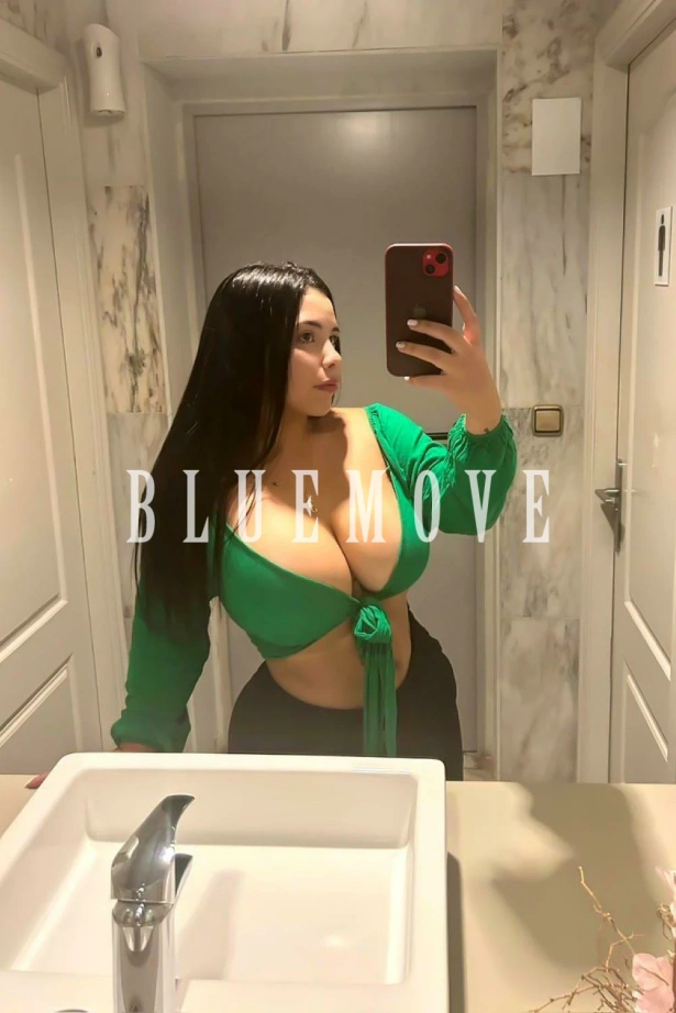 Paula,  escort venezolana de 28 años que actua