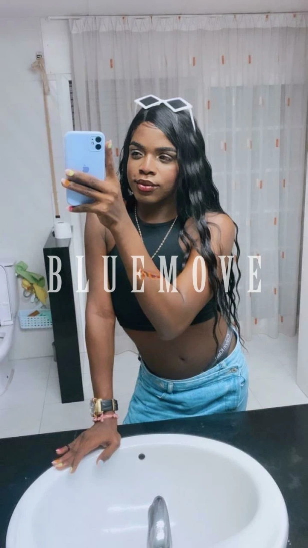 Fantasías y disfraces, Girlfriend experience: travesti em Santa Cruz de Tenerife