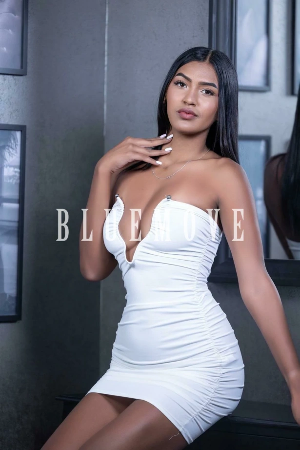 Cenas románticas, Salidas a eventos, Salir de fiesta, Girlfriend experience, Masaje cuerpo a cuerpo, Masajes sensitivos, Masajes a domicilio, Masajes a hoteles, Fantasías y disfraces, Masaje erótico: escorts em Barcelona
