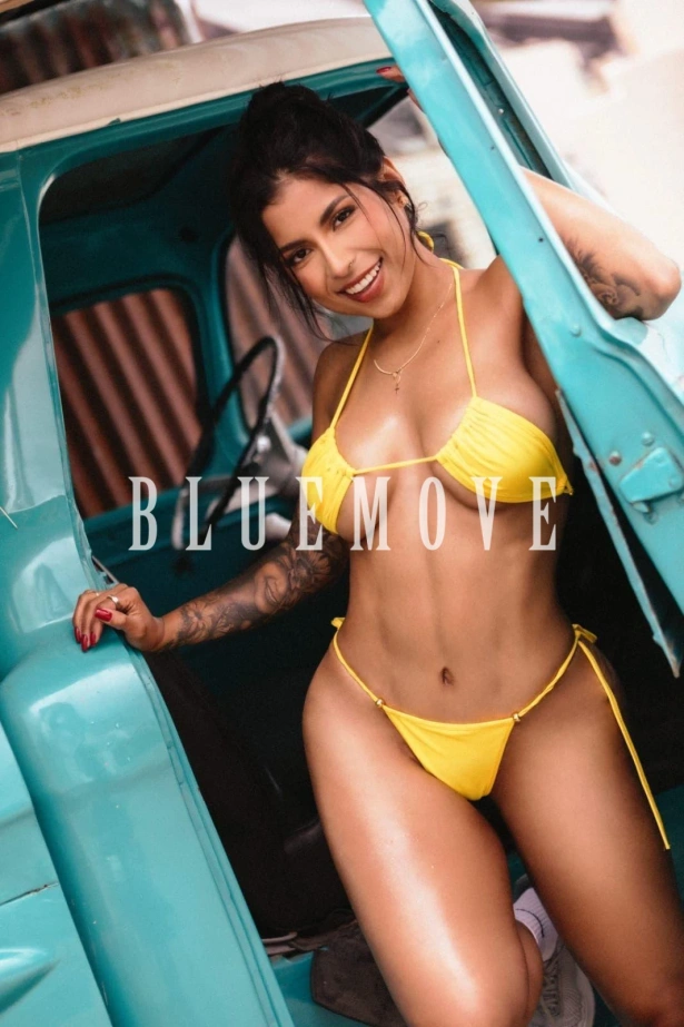 Cenas románticas, Masaje erótico, Masajes sensitivos, Girlfriend experience, Salidas a eventos, Masaje cuerpo a cuerpo, Masajes a domicilio, Fantasías y disfraces, Masajes a hoteles, Salir de fiesta: escorts em Barcelona