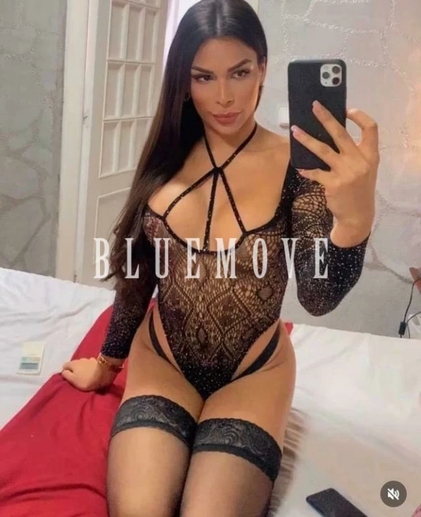Cenas románticas, Viajes, Salidas a eventos, Salir de fiesta, Girlfriend experience, Masaje cuerpo a cuerpo, Masajes sensitivos, Masajes a domicilio, Masajes a hoteles, Fantasías y disfraces, Masaje erótico: travesti em Madrid