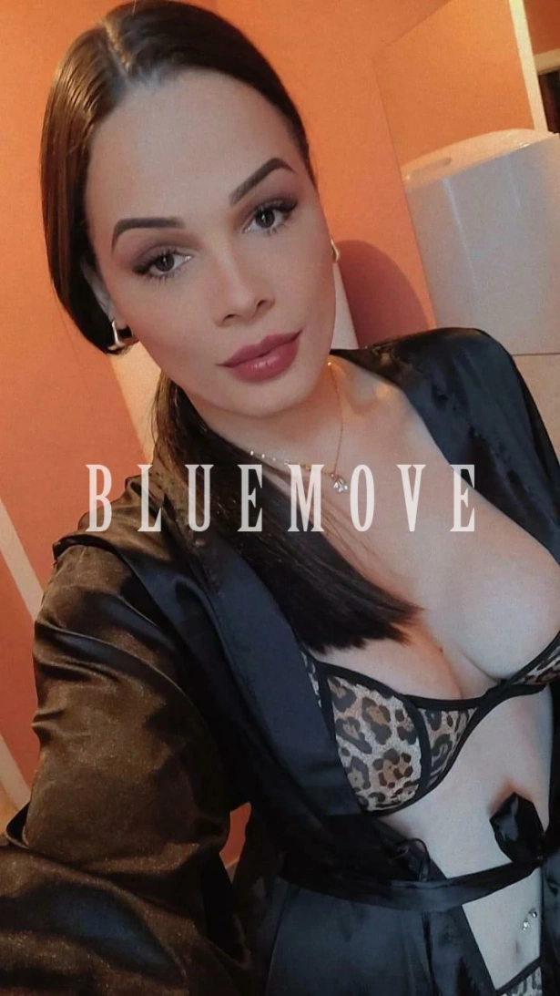 Cenas románticas, Viajes: travesti em Madrid