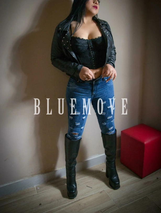 Mia, ia y soy una escort colombiana de 29 añ