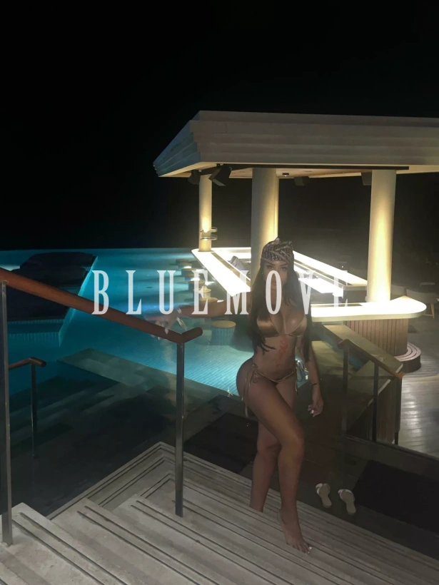 Cenas románticas, Masaje erótico, Viajes, Girlfriend experience, Salidas a eventos, Masaje cuerpo a cuerpo, Masajes a domicilio, Fantasías y disfraces, Masajes a hoteles, Salir de fiesta: escorts em Barcelona