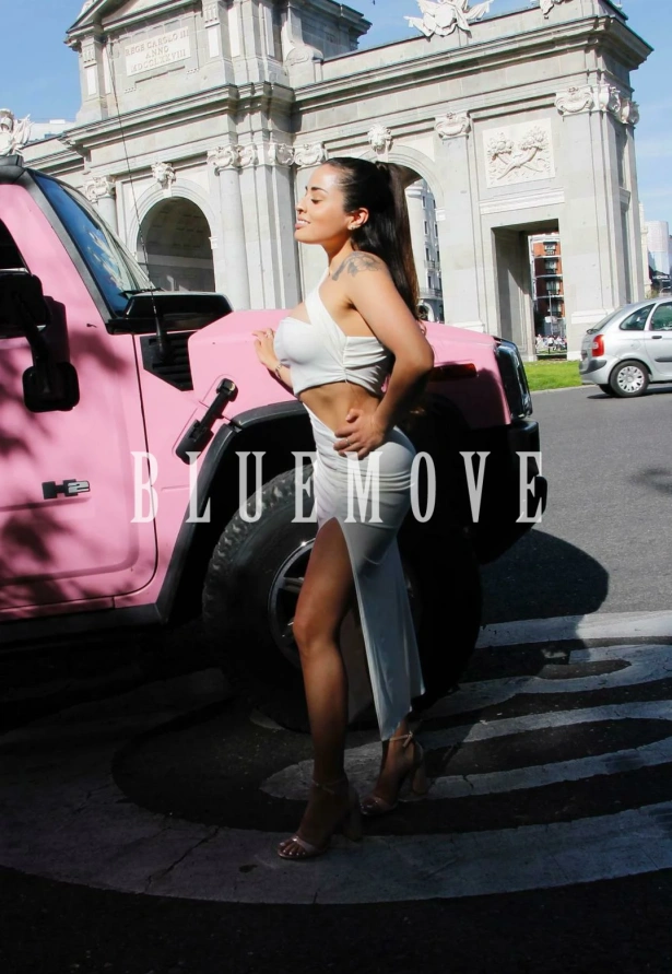 Cenas románticas, Viajes, Salidas a eventos, Salir de fiesta, Girlfriend experience, Masaje cuerpo a cuerpo, Masajes sensitivos, Masajes a domicilio, Masajes a hoteles, Fantasías y disfraces, Masaje erótico: escorts em Madrid