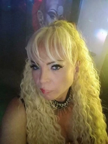 ¿Buscas discreción? Stephany es tu chica de compañía de confianza