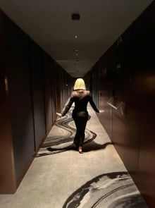 ¿Buscas discreción? Sara es tu chica de compañía de confianza