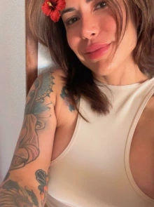 ¿Buscas discreción? Venus es tu chica de compañía de confianza