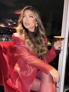 Perfil de Bruna, una de las damas de compañía destacadas