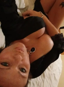 Ámbar destaca entre las chicas de compañía por su presencia