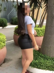 Descubre perfiles como Laura en nuestra selección de modelos VIP