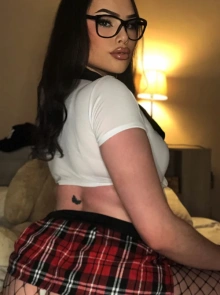 Luna, una acompañante elegante y discreta