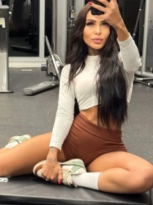 Roberta presenta su book de fotos reales de chica de alto standing