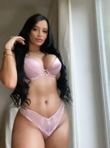 Amira es una de las acompañantes grandes-mamas en Sevilla más solicitadas