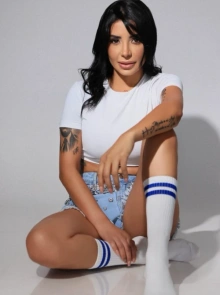 ¿Buscas discreción? Vanessa es tu chica de compañía de confianza