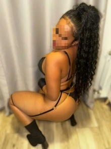 Naomi latina se une al listado de acompañantes de lujo esta semana