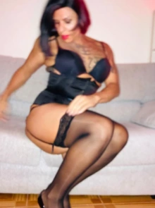 Lucy Canaria es la modelo de gran belleza que estás buscando