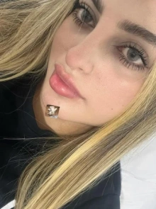 Paula es una chica de compañía grandes-mamas de total confianza