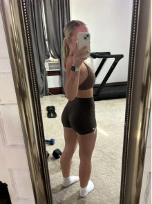 ¿Buscas discreción? Lorena es tu chica de compañía de confianza