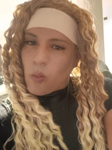 Dulce latina, una acompañante elegante y discreta