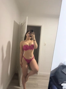 Lili fiestera es la chica ideal para tu próxima cita