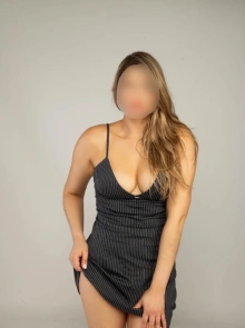 ¿Buscas discreción? Helena es tu chica de compañía de confianza