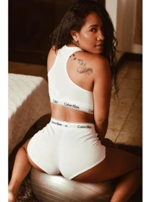 Descubre perfiles como Sara en nuestra selección de modelos VIP