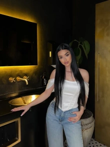 Ariana, una de las escorts en Marbella más destacadas