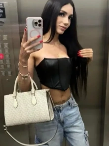 Romina, chica de compañía de lujo con fotos de estudio reales