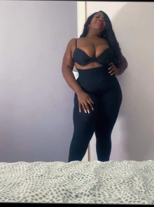 Ada es una chica de compañía Madura de total confianza