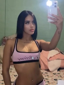 Katia, una acompañante elegante y discreta