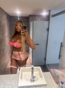 Servicios de acompañantes de alta calidad con Lorena allana