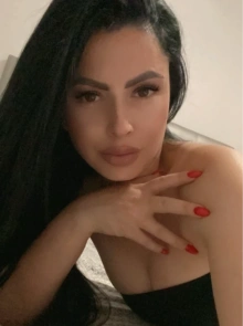 Marina presenta su book de fotos reales de chica de alto standing