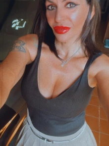 Reserva con Sara, una escort Madura en Sevilla con perfil activo