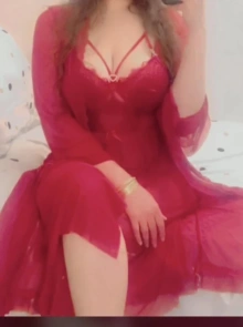 Sofia destaca entre las chicas de compañía por su presencia