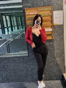 Abril, chica de compañía de lujo con fotos de estudio reales