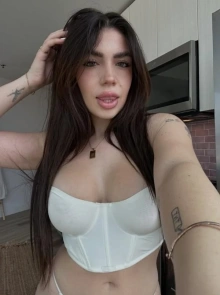 Yulissa, una imagen fresca en el catálogo de damas de compañía de Alicante