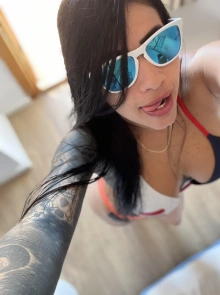 Descubre perfiles como Mía cherry en nuestra selección de modelos VIP