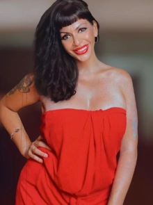 Sara es una chica de compañía Madura de total confianza