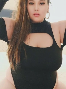 Perfil de Sabrina Curvy, una de las damas de compañía destacadas