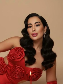 Aisha presenta su book de fotos reales de chica de alto standing